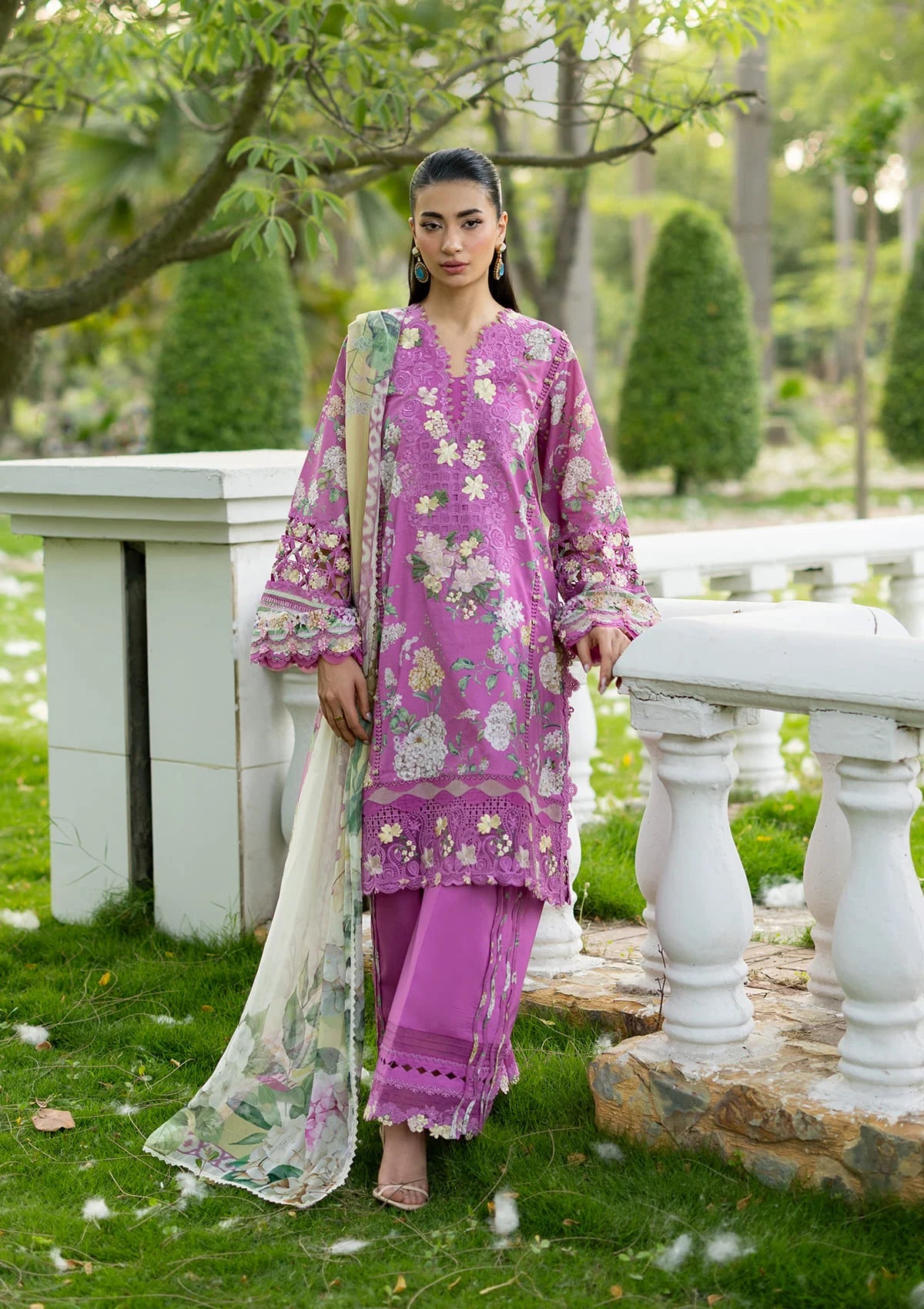 Signature Embroidered Lawn with Chiffon Collection ESG-7B KIARA - Image 2