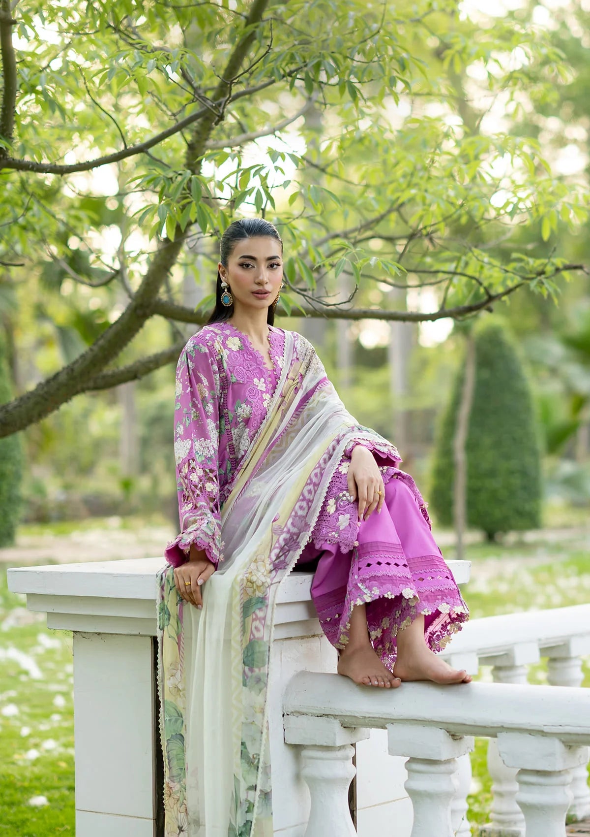 Signature Embroidered Lawn with Chiffon Collection ESG-7B KIARA - Image 5
