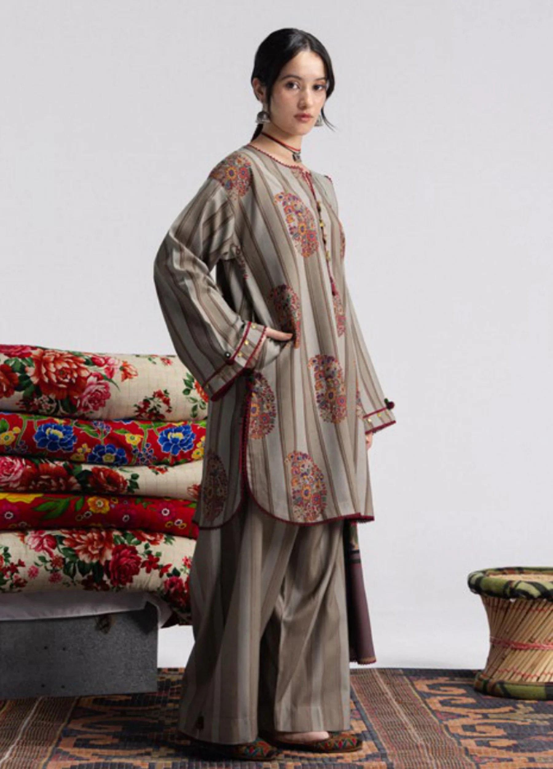 Coco Prints Winter by Zara Shahjahan Rania - 4A - Image 4